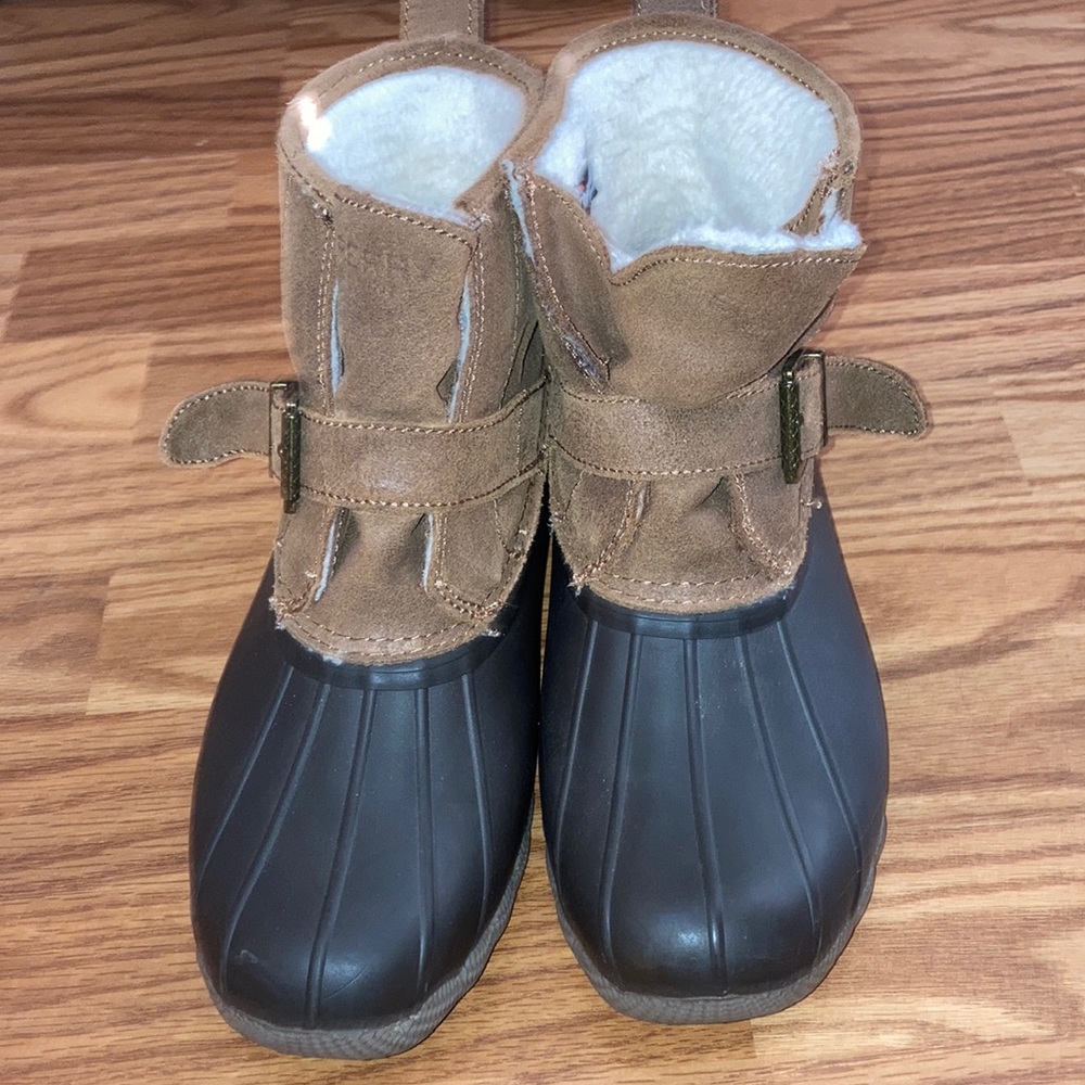 Speedy duck boots!